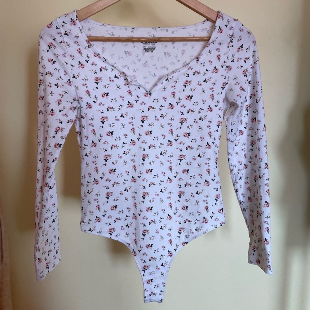 Floral bodysuit, white with pink flower details